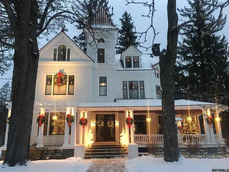Slingerlands Historic House.jpg