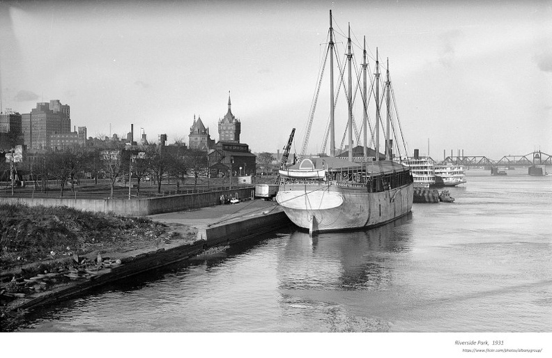 Paradise Floating Night Club.jpg