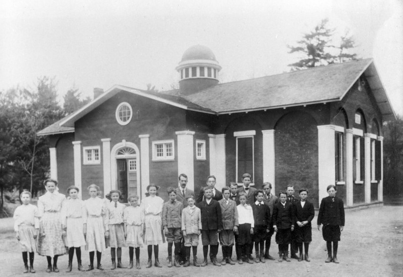Cedar Hill School.jpg