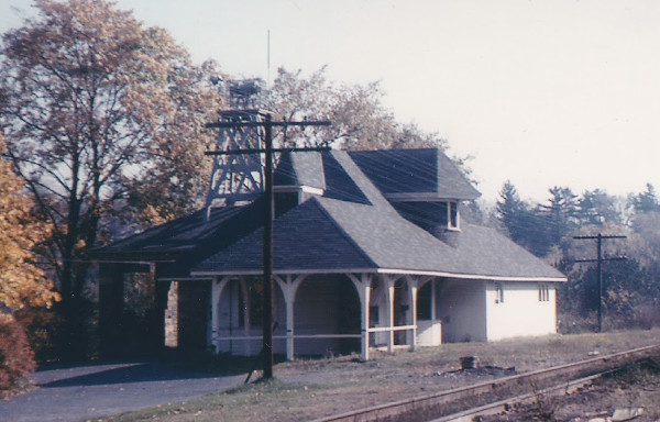 Slingerlands Train Station.jpg